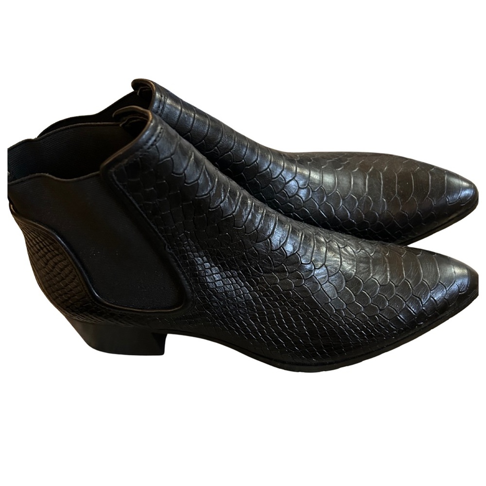 Donald J Pilner Black Chelsea Python Boots size 9.5